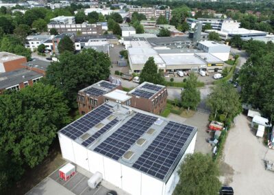 Gewerbegebiet in Hamburg mit Solaranlage auf dem Dach